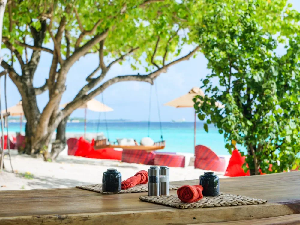 emperor_beach_club_best_restaurants_in_the_maldives