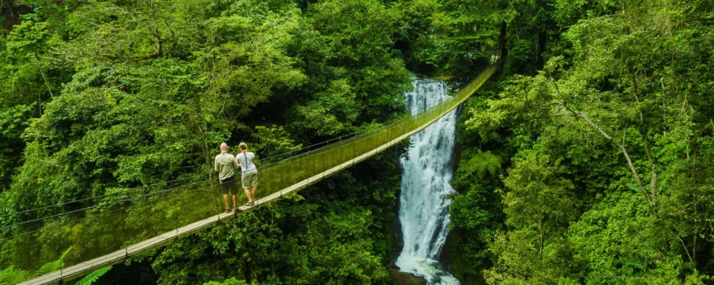 Costa_Rica_canopy_tour_ecotourism