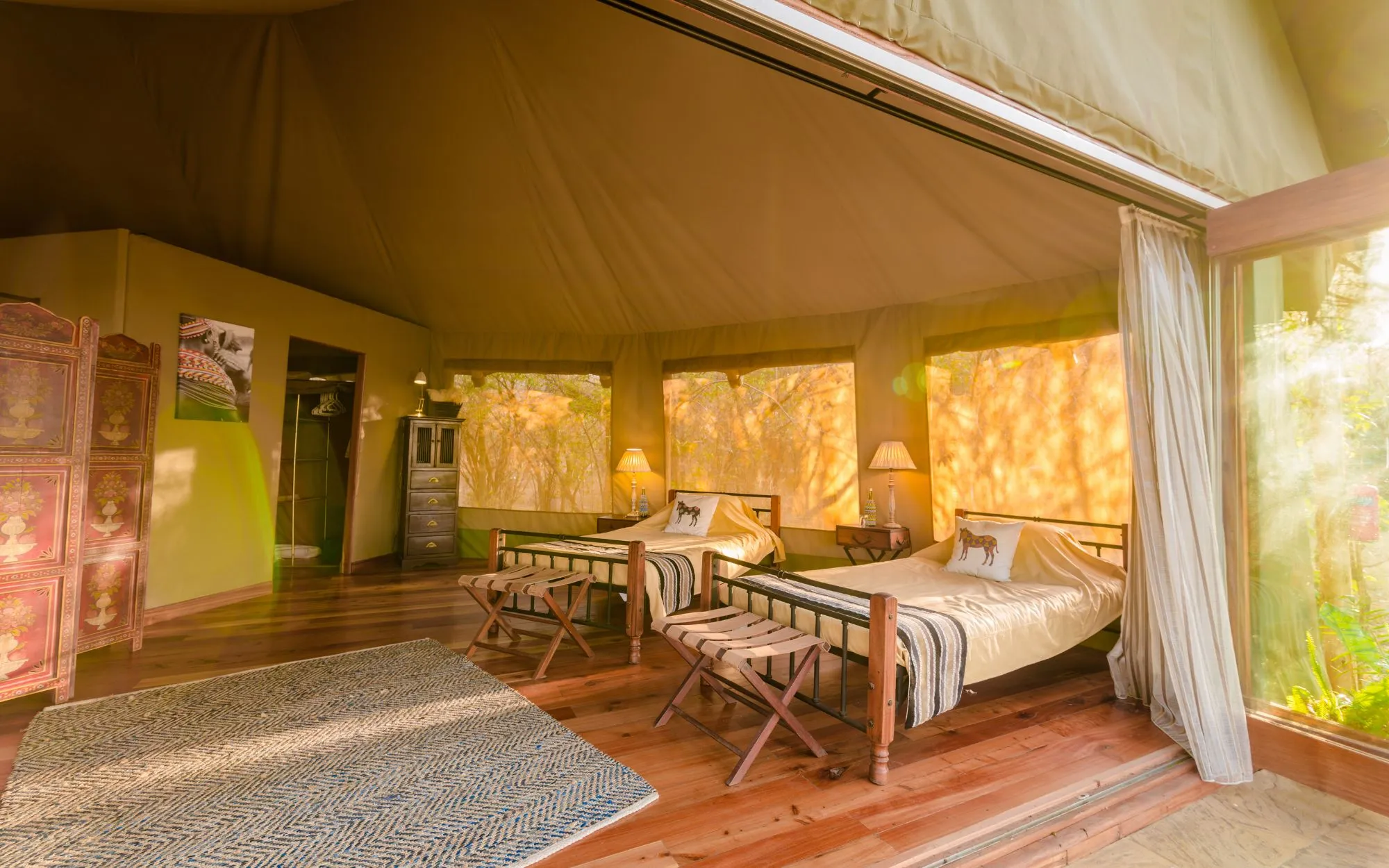 family_room_salas_camp