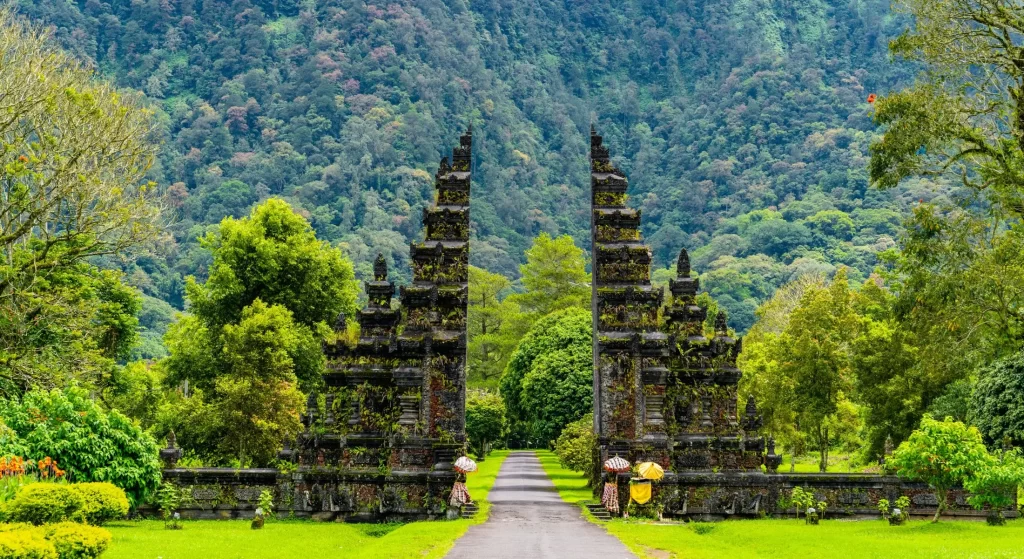 Top Holiday Destinations 1 bali_temples