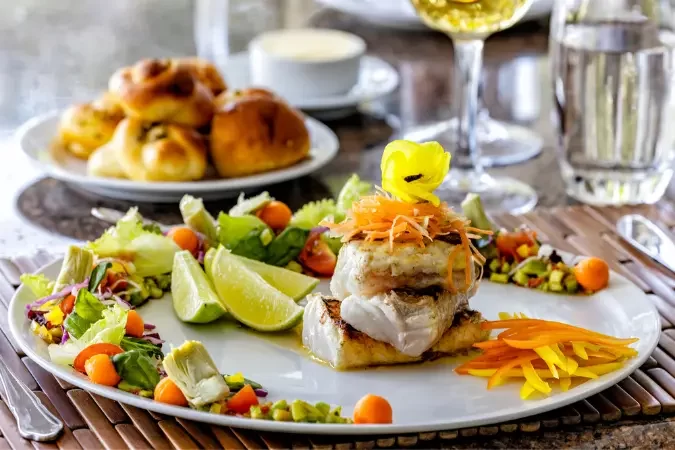 Cousine_island_dining