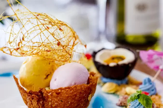 Cousine_island_dining