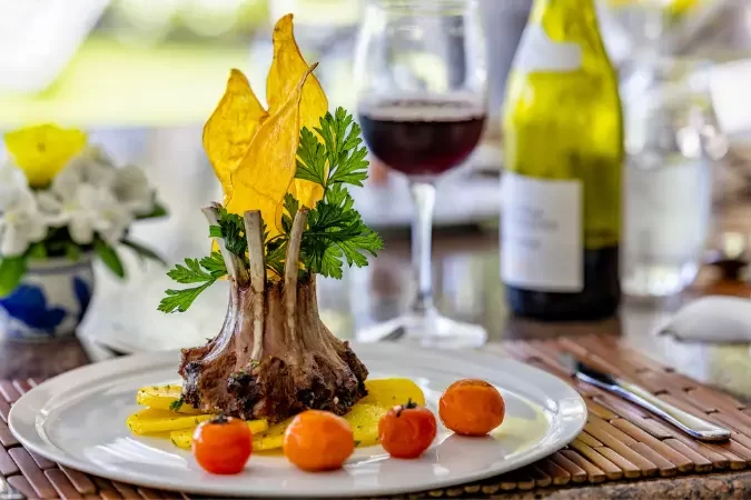Cousine_island_dining