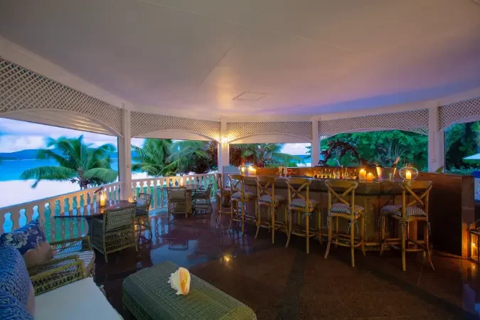 Cousine_island_bar