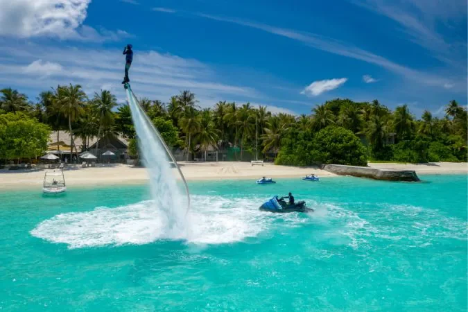 amilla_maldives_paragliding
