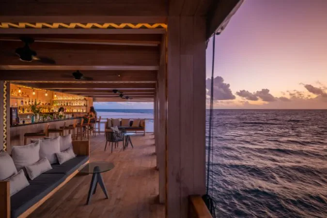 amilla_maldives_sunset_bar