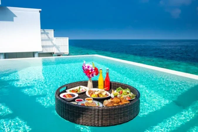 amilla_floating_breakfast