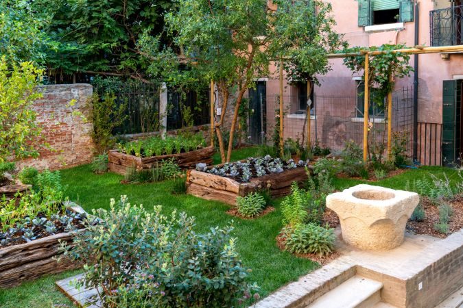 Ca'di_Dio_dining_vegetable_garden