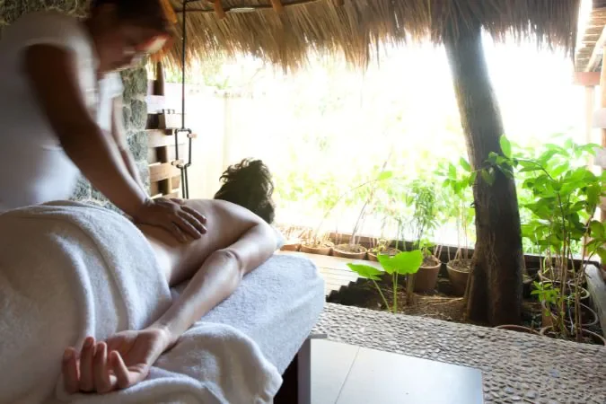 Jicaro_island_massage