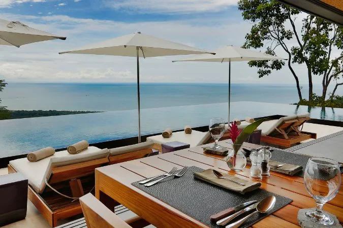 Kura_dining_cayuga_collection