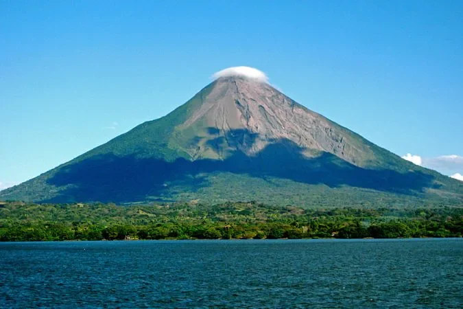 Morgans_rock_visit_omepe_island_lake_nicaragua