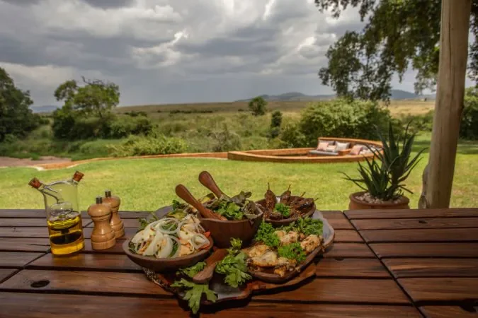salas_camp_lunch_by_the_river