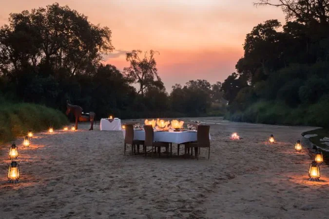 salas_camp_romantic_dinner