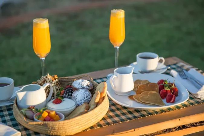 sasaab_hoenymoon_breakfast