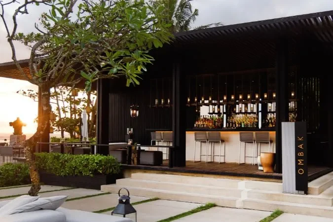 Soori_Bali_dining_ombak