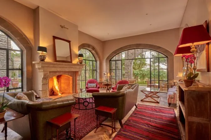 The_retreat_at_giraffe_manor_lounge_room