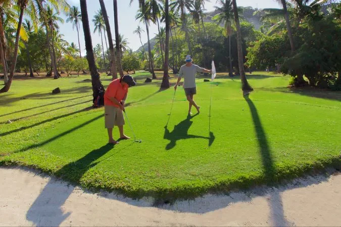Vomo_Island_golfing
