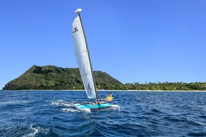 Vomo_Island_play_sailing