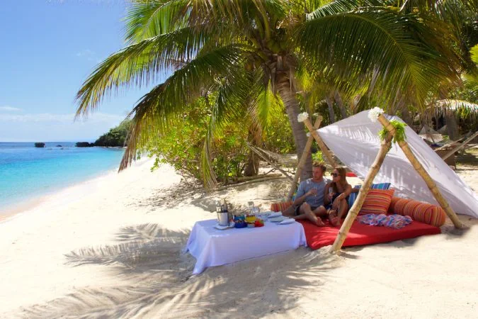 Vomo_Island_private_beach_picnic