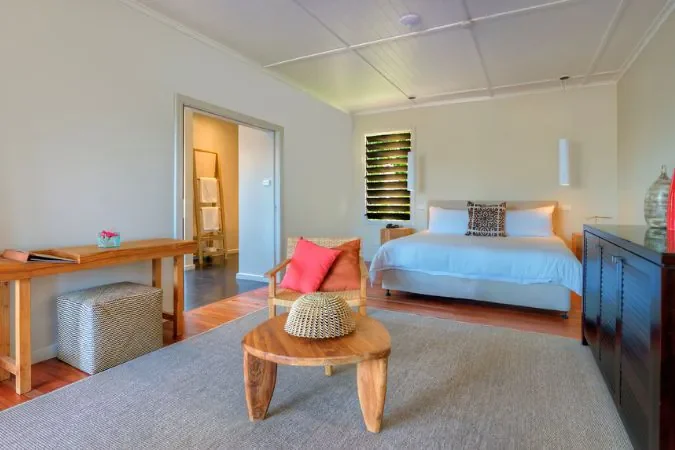 Vomo_Island_beachfront_retreat