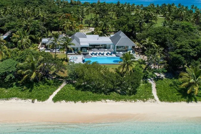 Vomo_Island_private_Residence_tailetaki