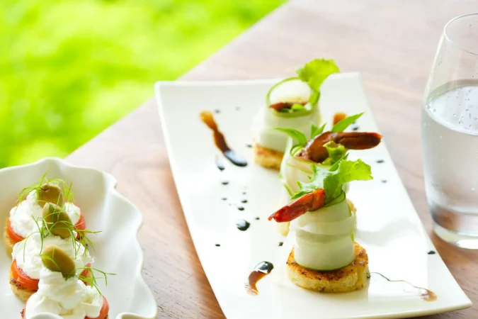 Ycona_dining_Mama_Africa_1
