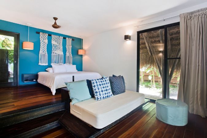 Isla_Palenque_beachfront_bungallow