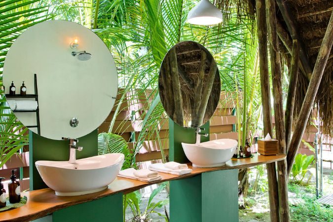 Isla_Palenque_beachfront_bungallow